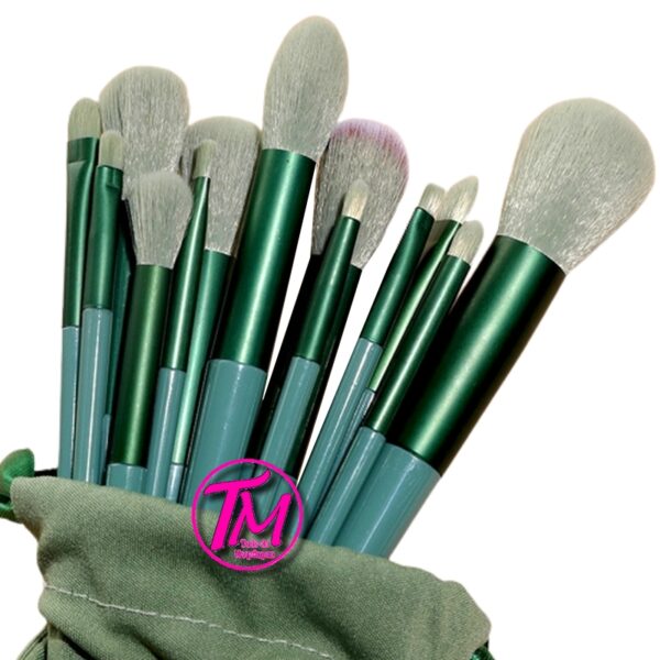 Kit com 13 Pinceis de Maquiagem Verde