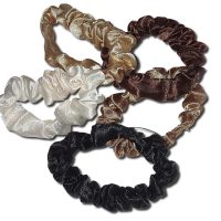 Alternative view of Kit 5 Xuxinhas de Cetim Scrunchie Antifrizz cores neutras Sea Blue
