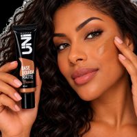 base líquida matte full coverage uni makeup cor 06 alta cobertura à prova d'água